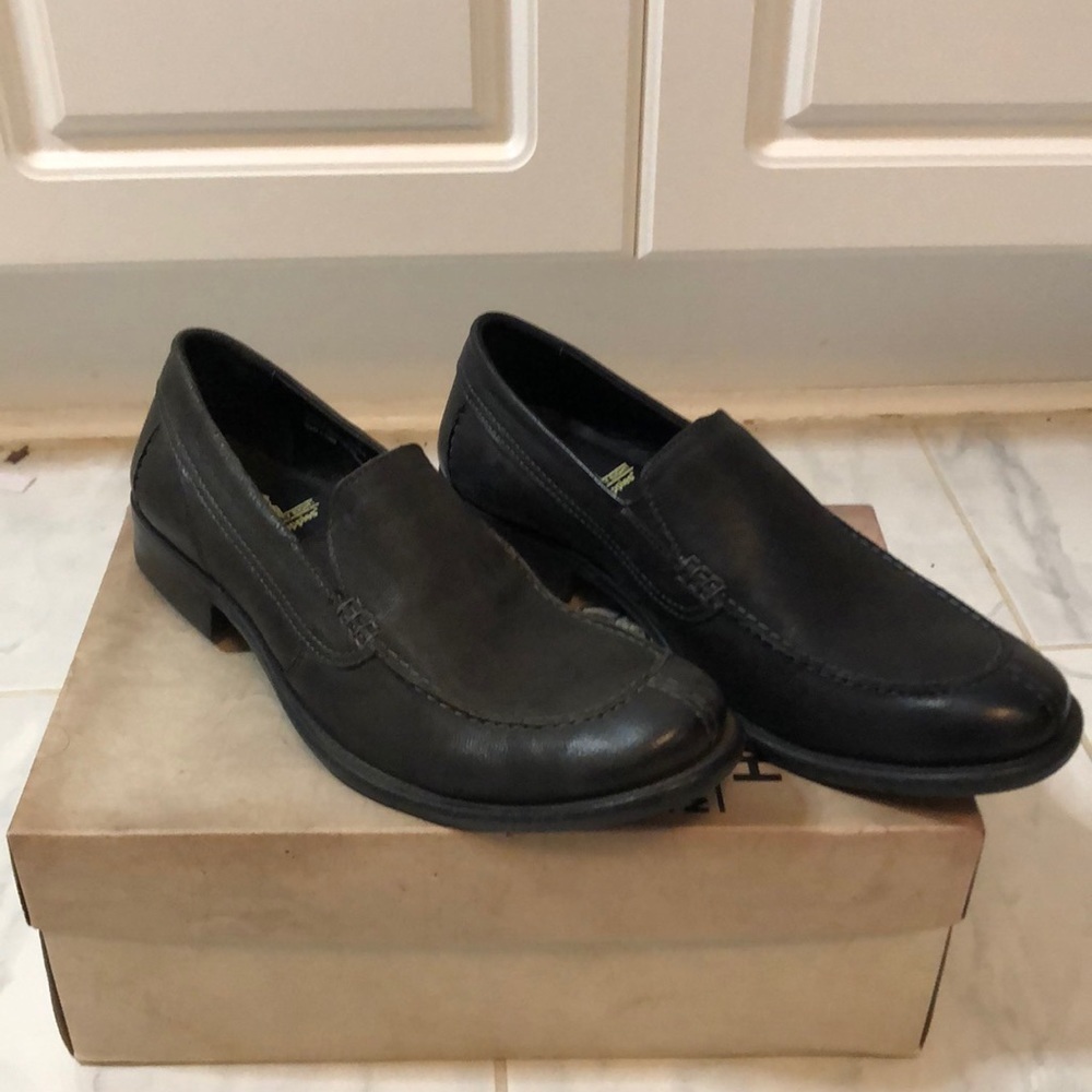 Hush puppies mens bade black leather slip on shoes / loafers. New!